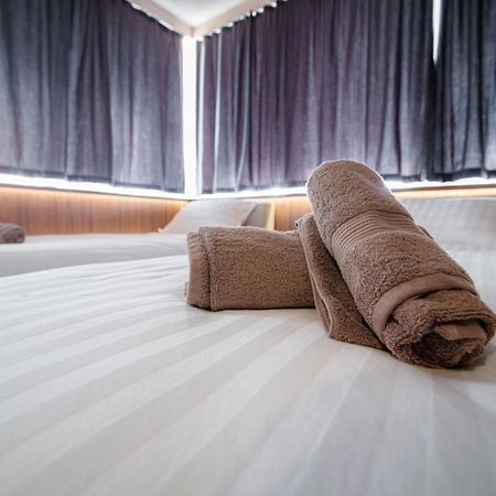 Binta Hostel Враня Екстериор снимка
