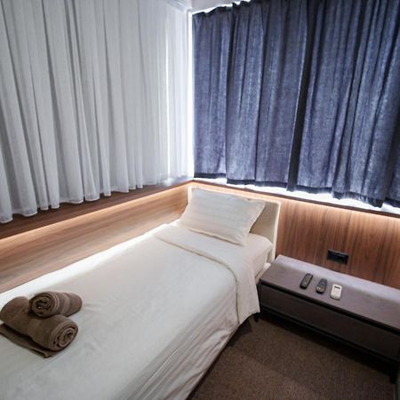Binta Hostel Враня Екстериор снимка