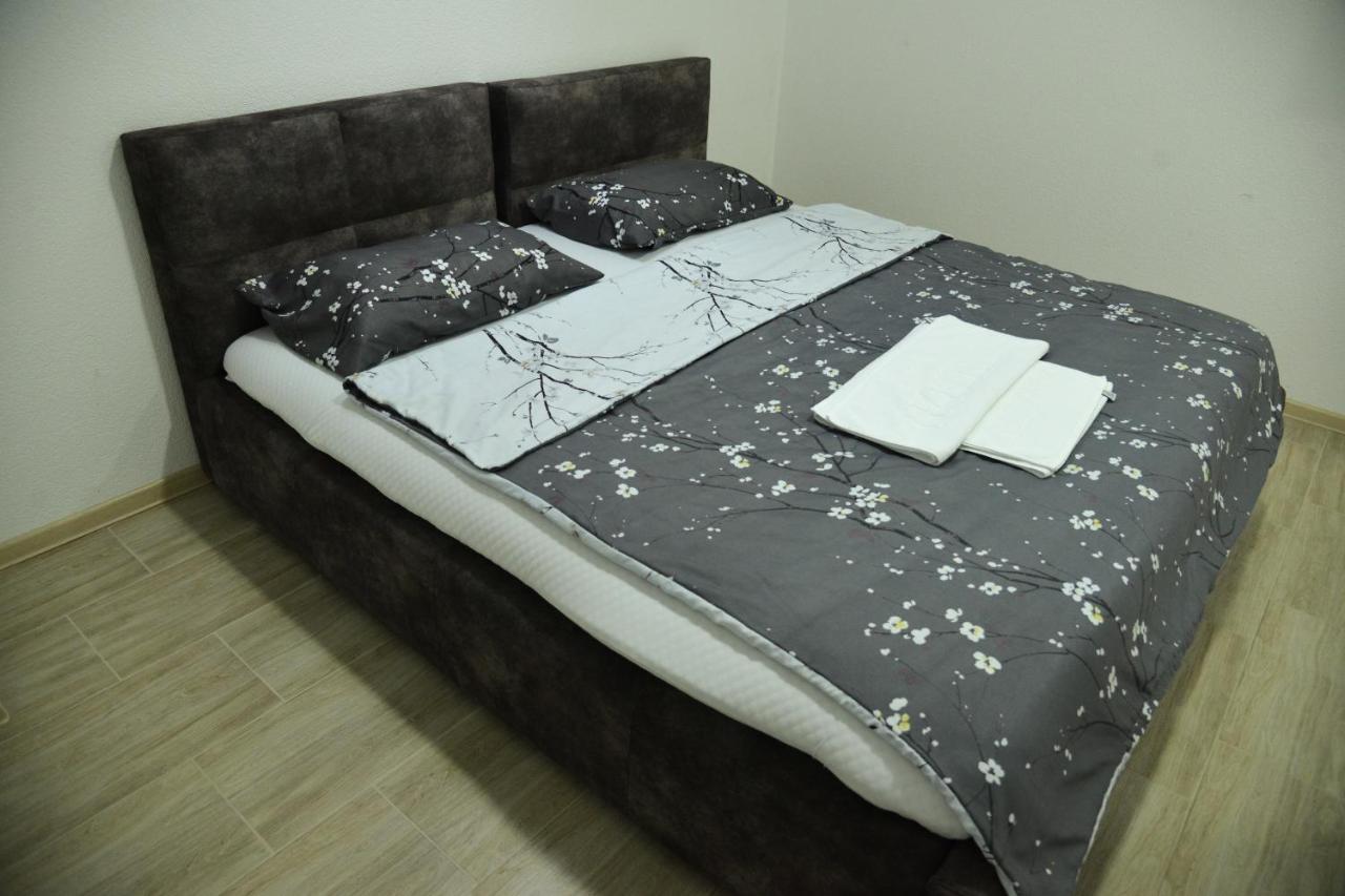 Binta Hostel Враня Екстериор снимка