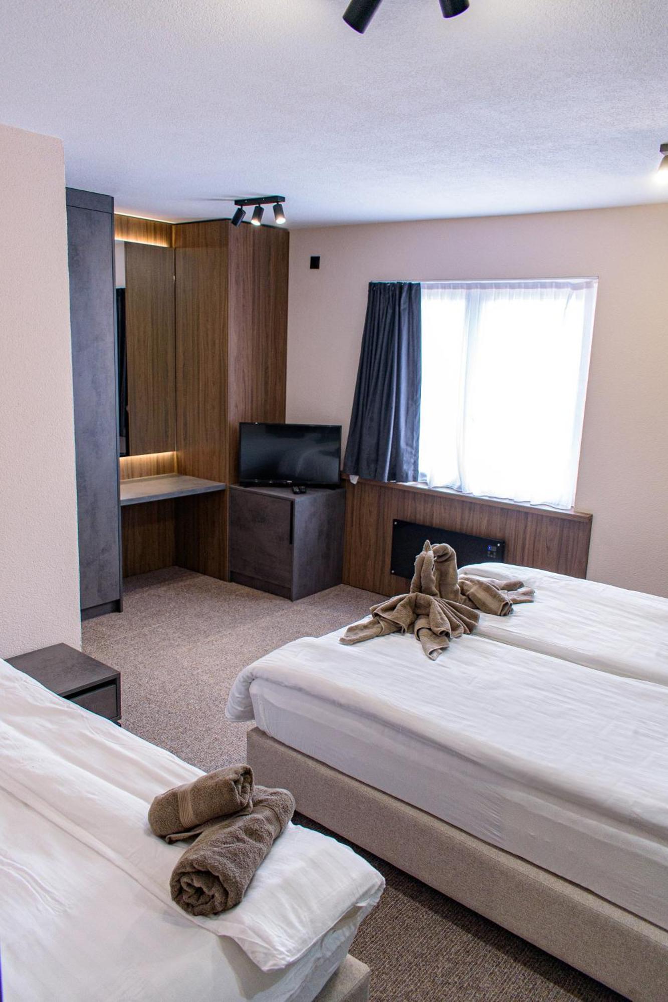Binta Hostel Враня Екстериор снимка
