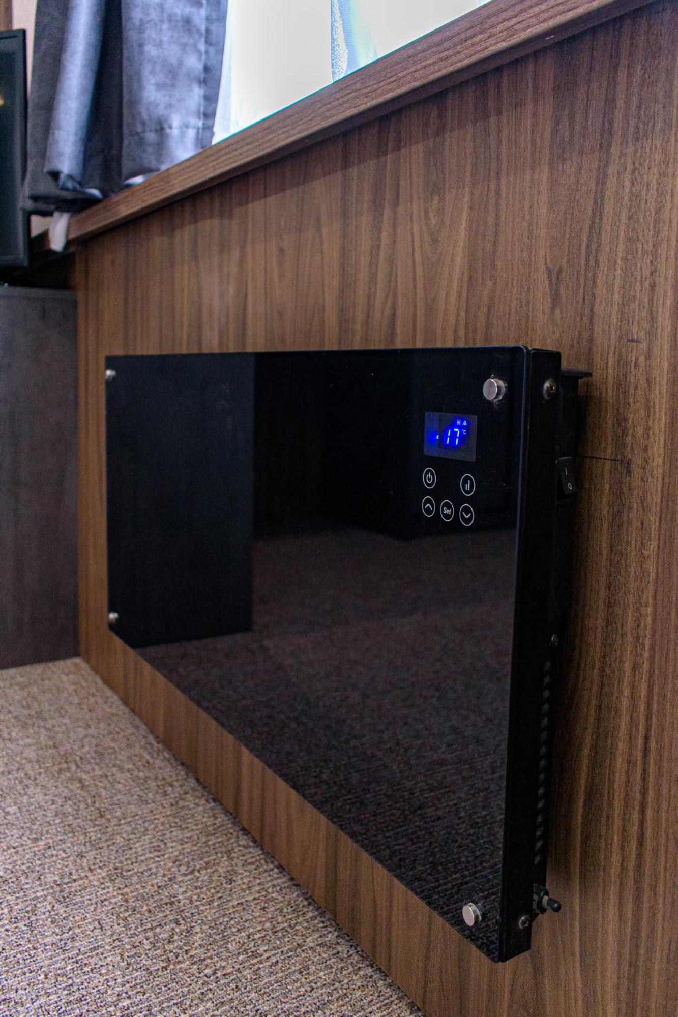 Binta Hostel Враня Екстериор снимка