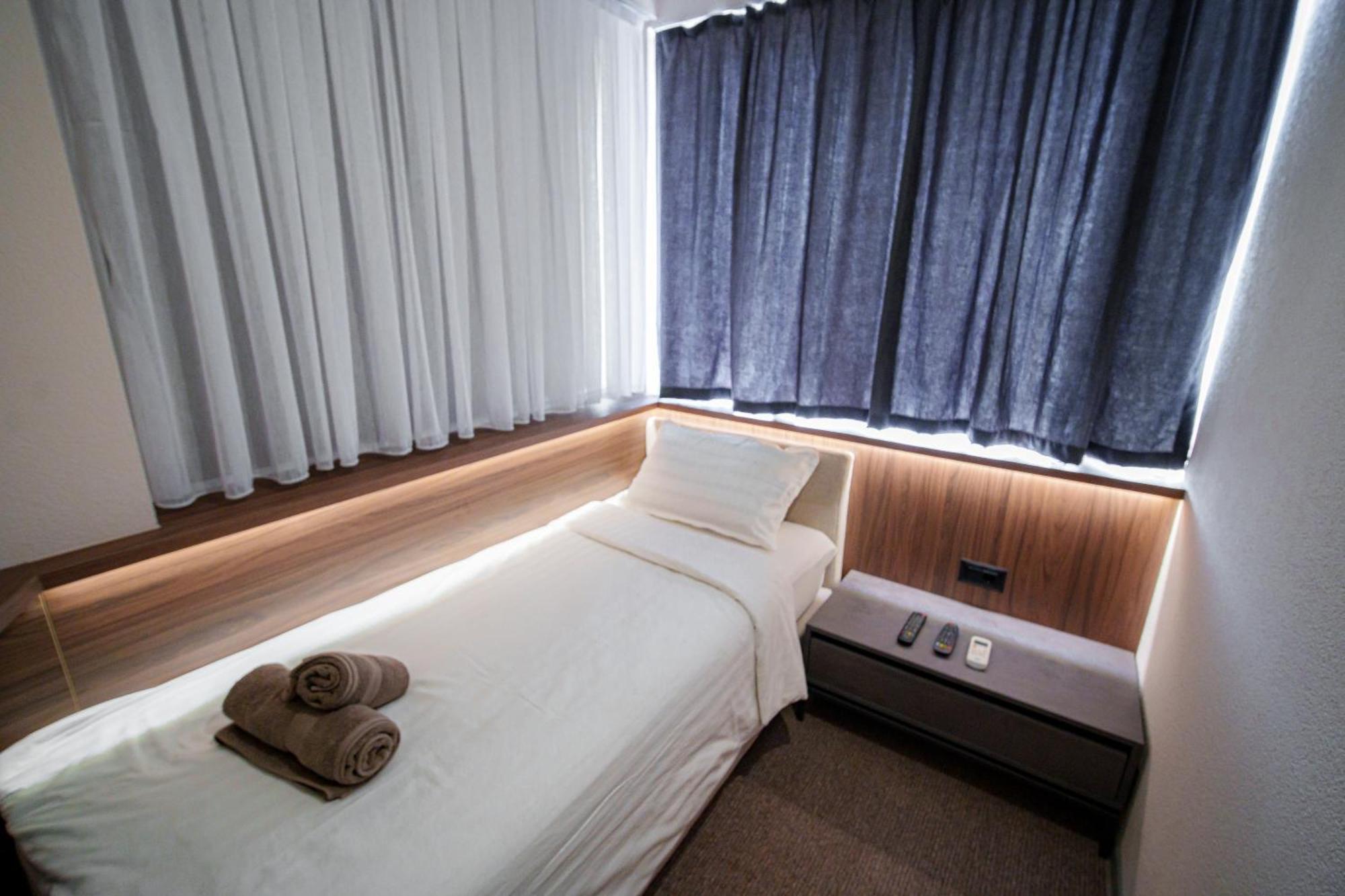 Binta Hostel Враня Екстериор снимка