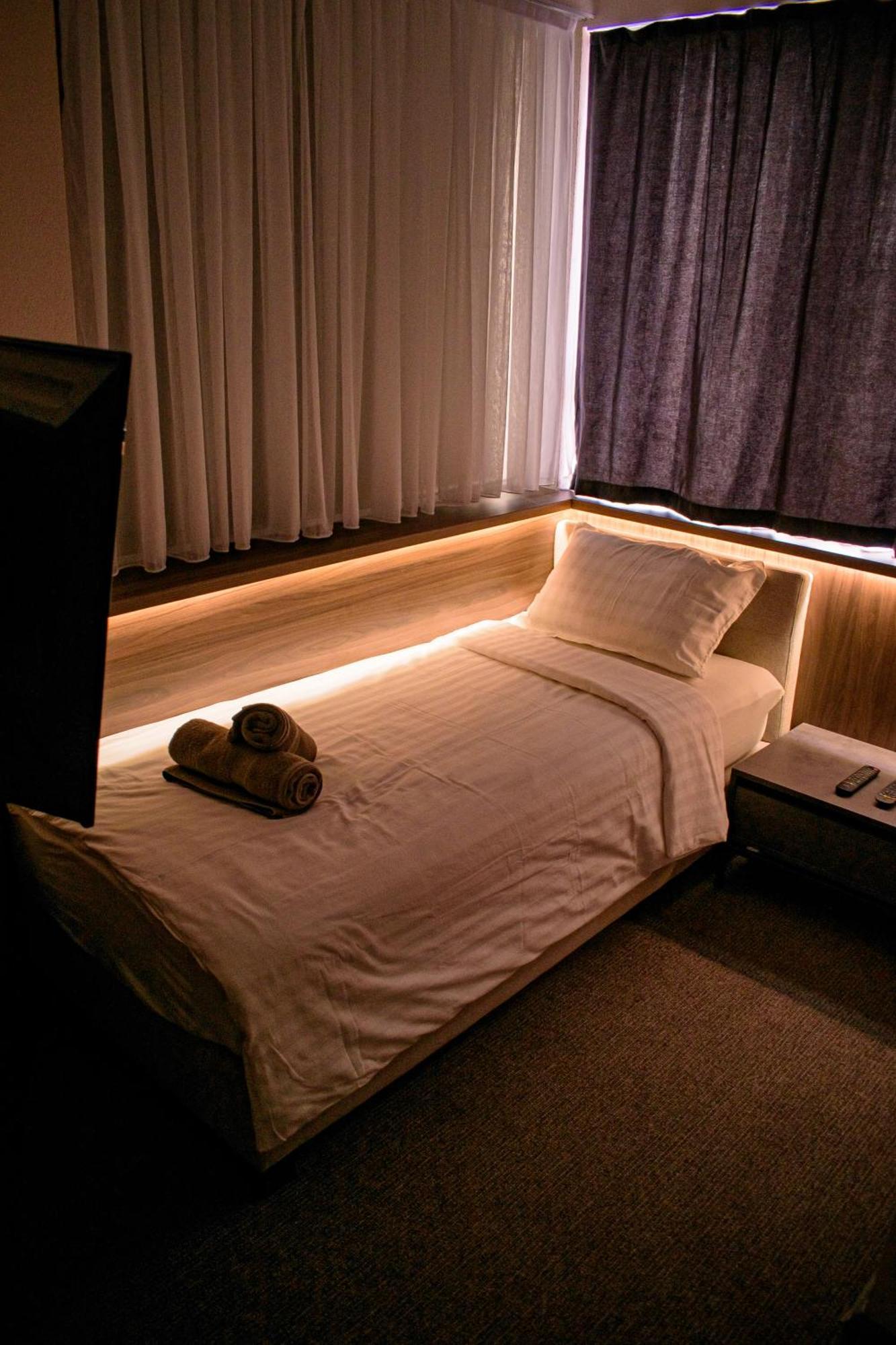 Binta Hostel Враня Екстериор снимка